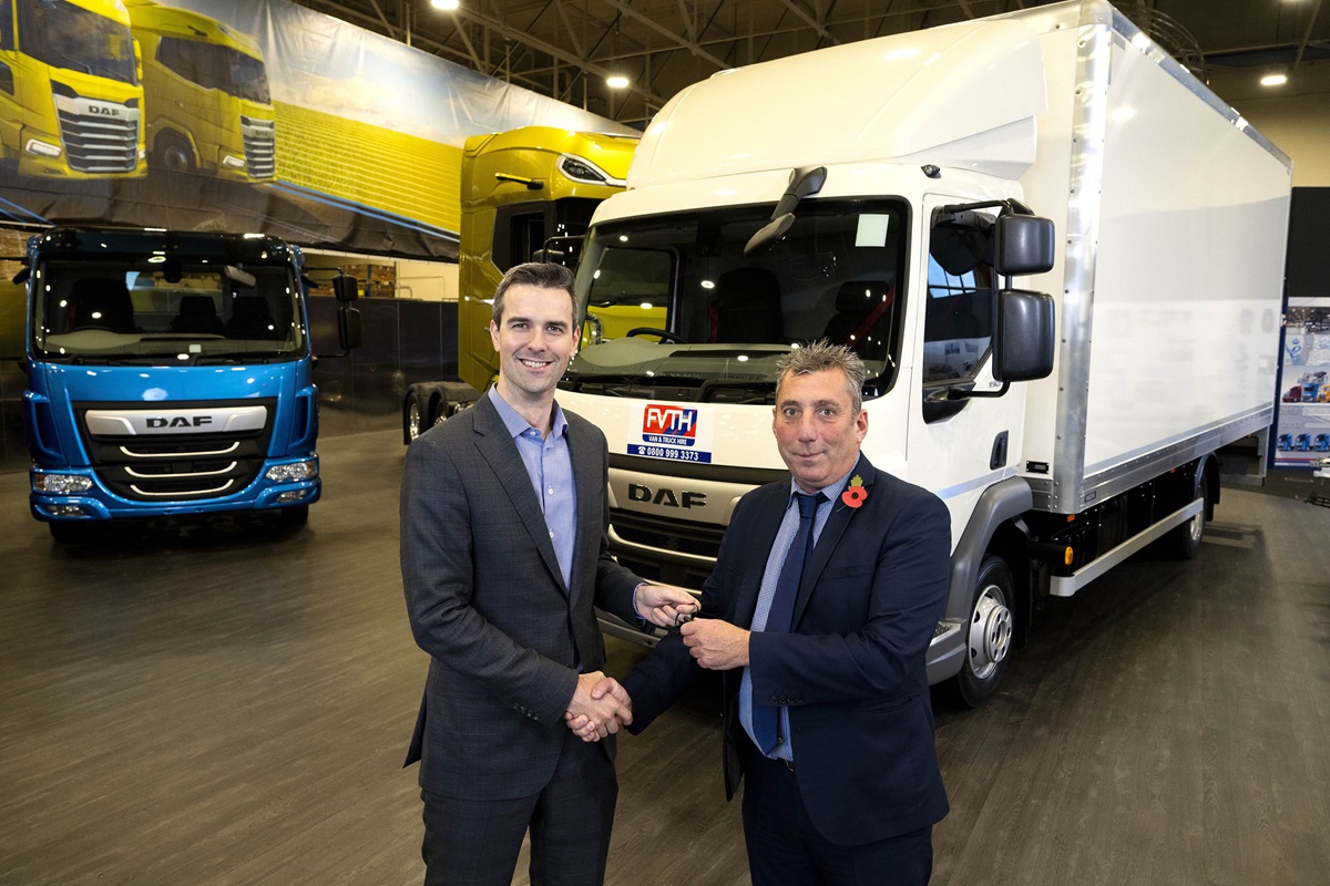 First-DAF-LF-with-new-PACCAR-driveline-delivered-01