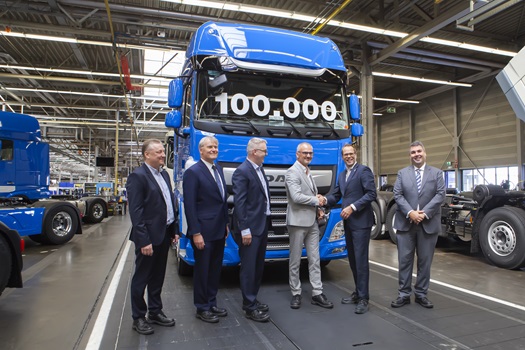 100000th-new-CF-and-XF-handover